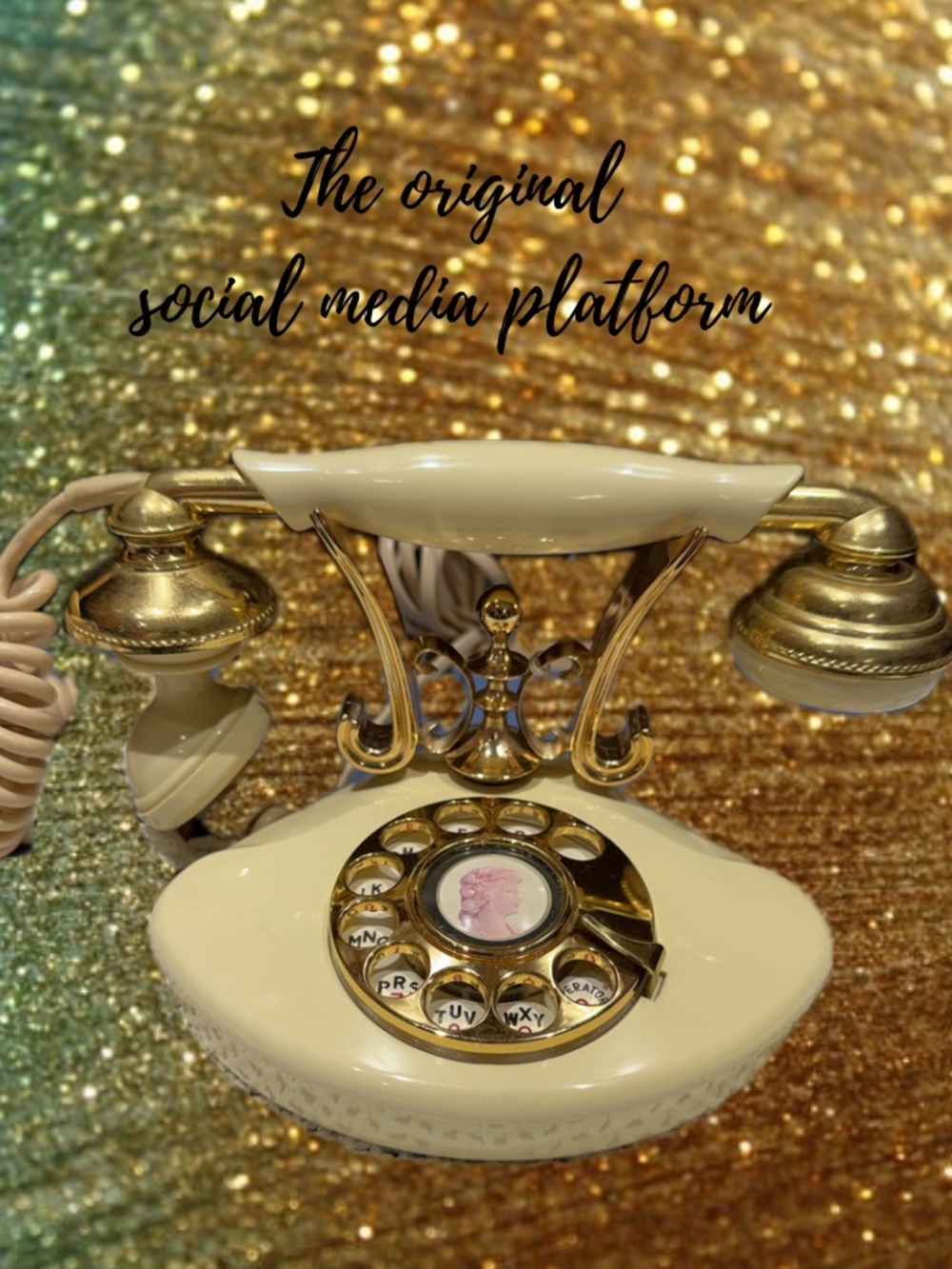 VINTAGE RADIO SHACK PRINCESS ROTARY DIAL LANDLINE PHONE.